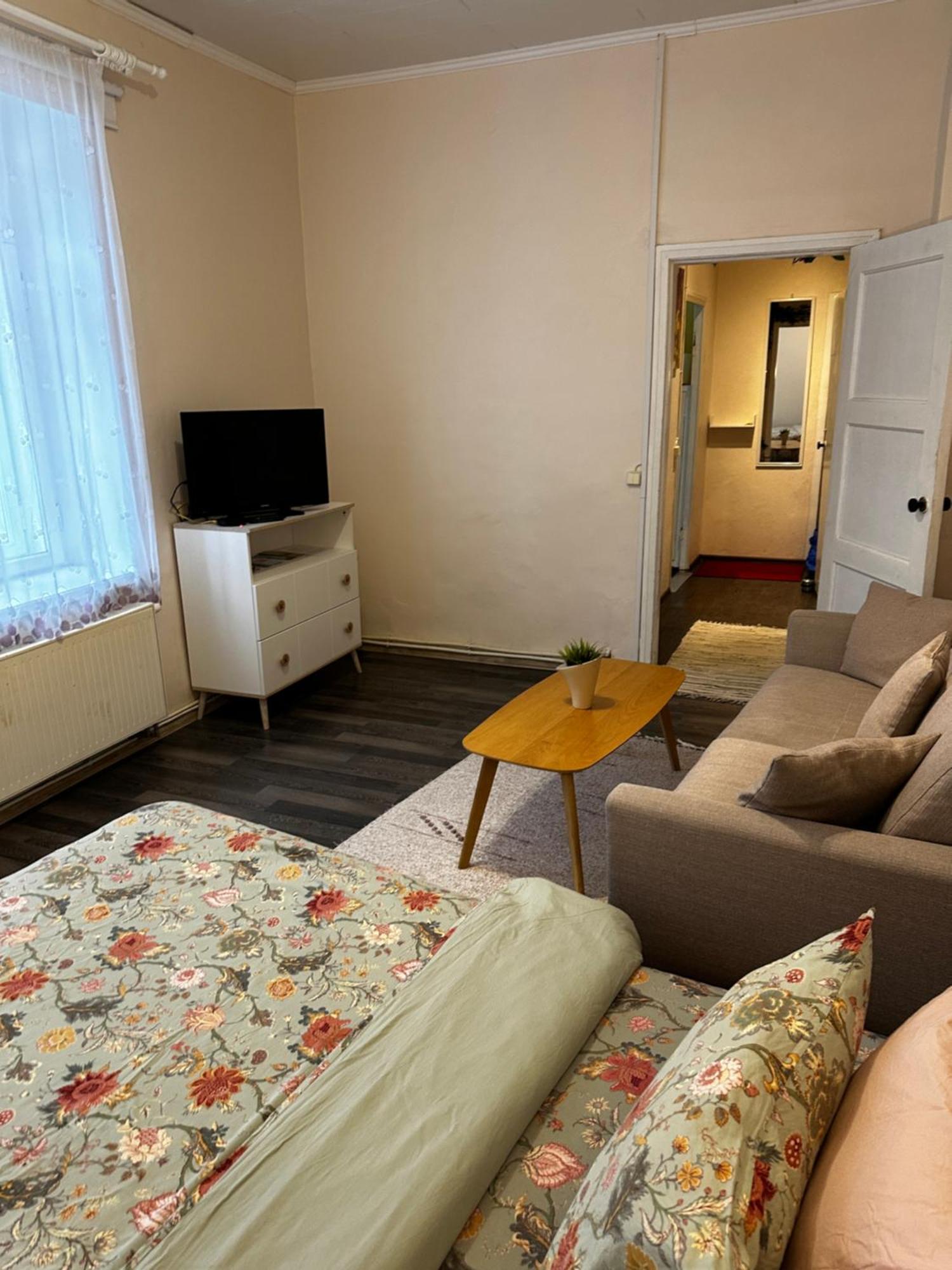 Unique 1Bdr Apartment near Kadriorg Swan Pond Tallinn Extérieur photo